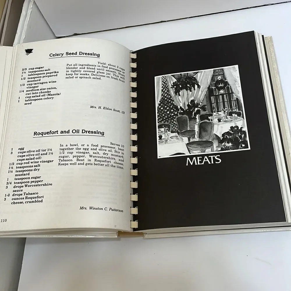 LOT OF TWO VINTAGE JUNIOR LEAGUE SOUTHERN COOKBOOKS‎
